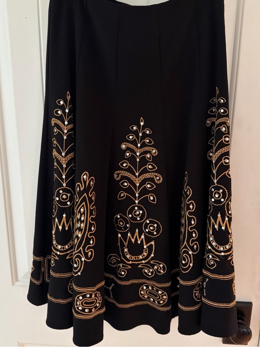 SUNNY LEIGH Black embroidered and sequin midi skirt size 4